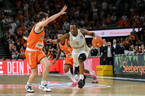 腿部轻触与 腿部轻触与